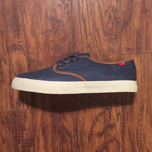 Levi's Other - NWT Mens Levi Canvas Shoes Size 11